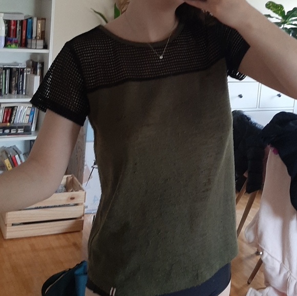 Adam Levine tshirt - Picture 2 of 4